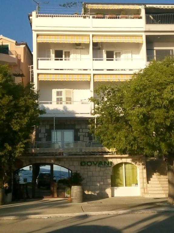פודגורה Apartments And Rooms Niksa מראה חיצוני תמונה