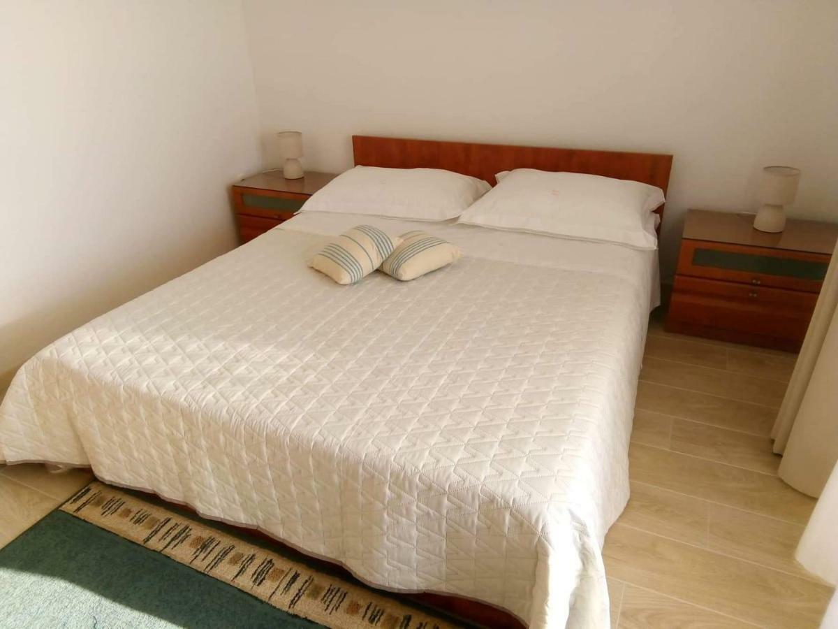 פודגורה Apartments And Rooms Niksa מראה חיצוני תמונה