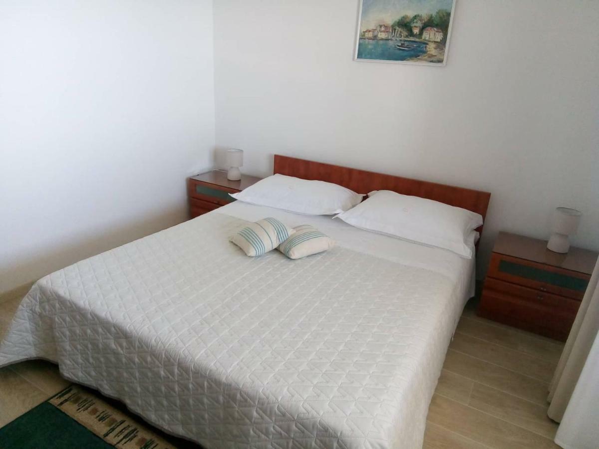 פודגורה Apartments And Rooms Niksa מראה חיצוני תמונה