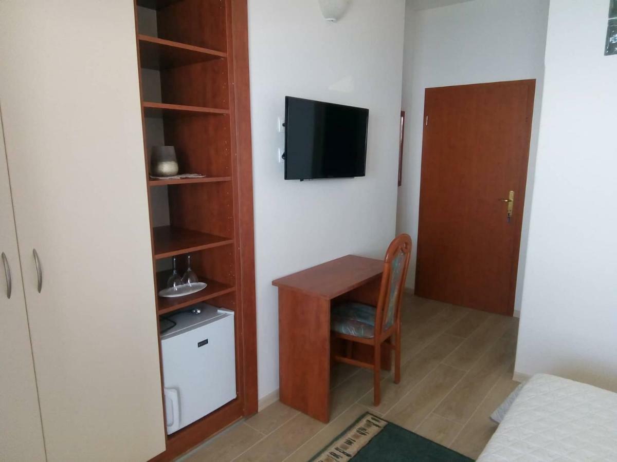 פודגורה Apartments And Rooms Niksa מראה חיצוני תמונה