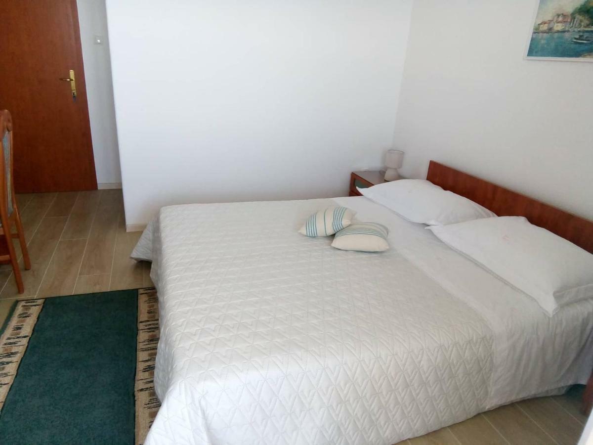 פודגורה Apartments And Rooms Niksa מראה חיצוני תמונה