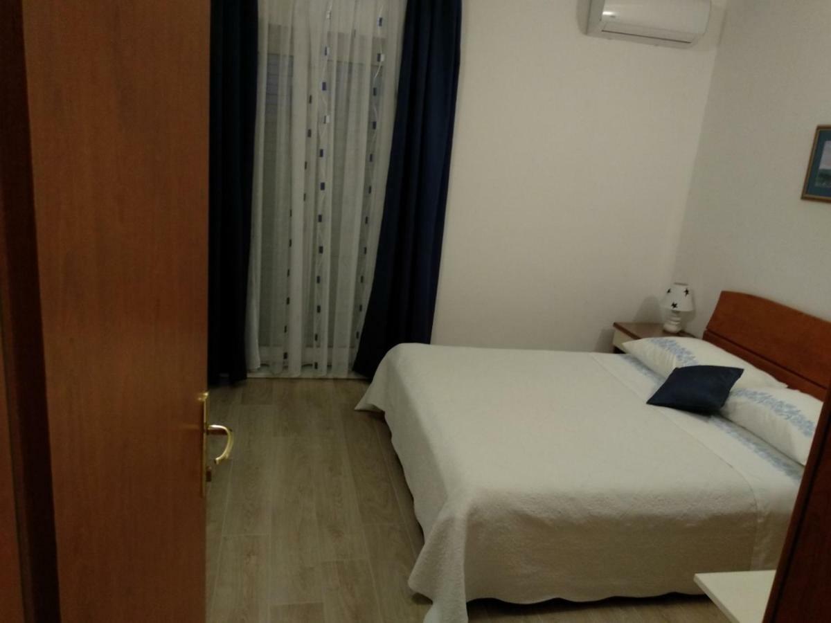 פודגורה Apartments And Rooms Niksa מראה חיצוני תמונה
