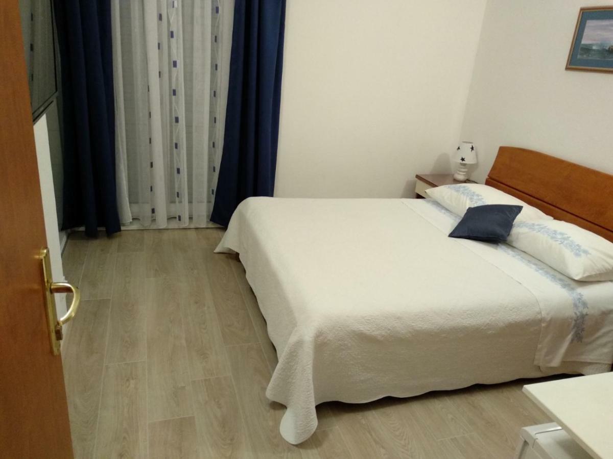 פודגורה Apartments And Rooms Niksa מראה חיצוני תמונה