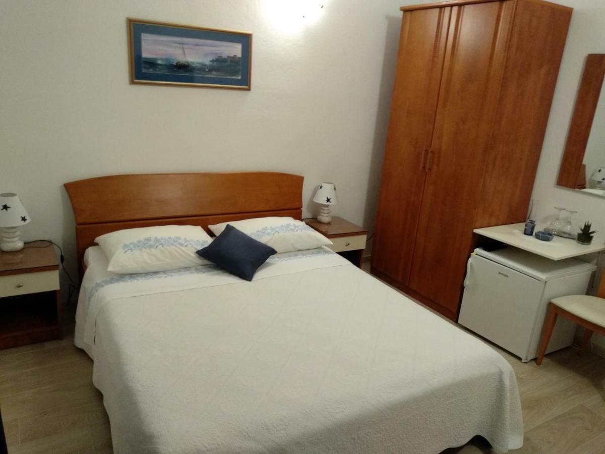 פודגורה Apartments And Rooms Niksa מראה חיצוני תמונה